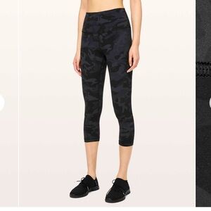 Lululemon Align Crop Leggings pants 21" inseam Size 4 Grey Camo, stitch flaw